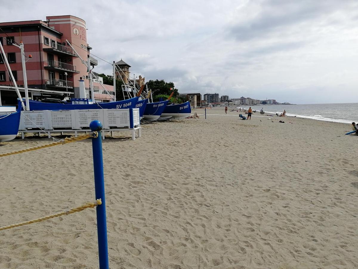 Music & Beach Apartment Savona Exterior photo